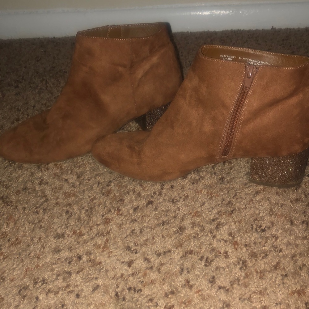 GOTTA LOVE THE BOOTIES !